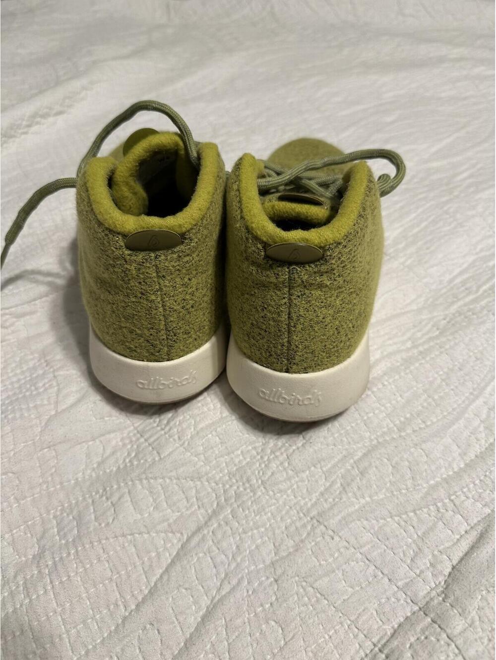 EUC Allbirds Women's Wool Runner-Up Mizzles - Hazy Lime - Size 8 Women's - Picture 3 of 6
